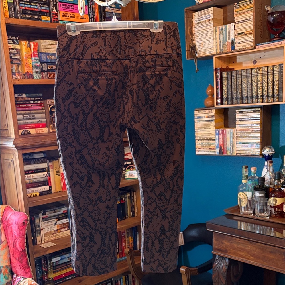 CAbi (#4316) “Cool It” Snake Print Cropped Pants - Picture 2 of 4